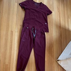 FIGS Scrub Set